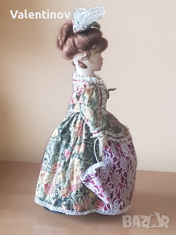 Порцеланова кукла със стойка , снимка 2 - Кукли - 36293671