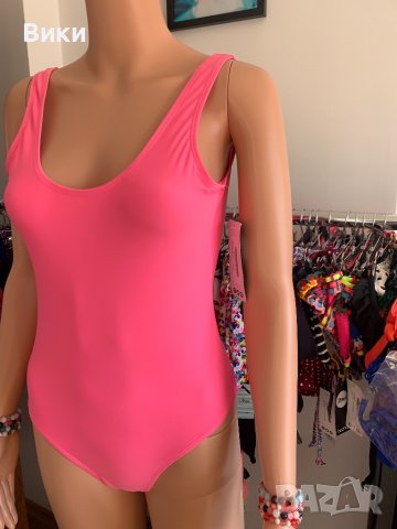 Цял бански, наличен в размер S и М