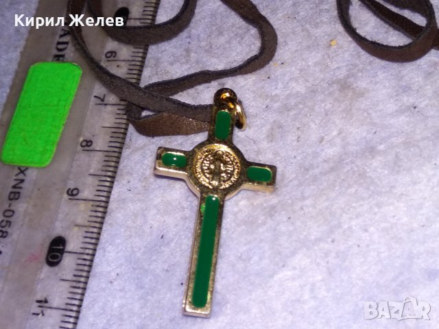 СТИЛНО КАТОЛИЧЕСКО ПОЗЛАТЕНО РАЗПЯТИЕ КРЪСТ с ЕМАЙЛ ЛАК и ШНУРЧЕ от ВЕЛУР 21540, снимка 5 - Колиета, медальони, синджири - 41483263