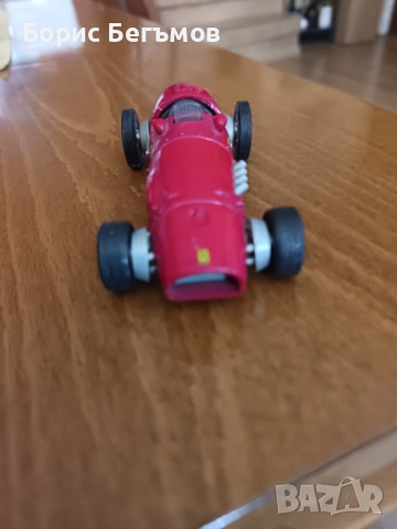 Ferrari 500 F2 1952 Formula 1 car 1:35, снимка 2 - Антикварни и старинни предмети - 53841707
