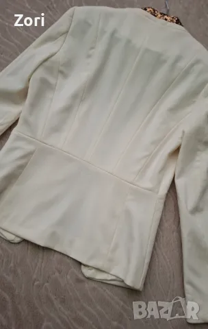 УНИКАЛНО СТИЛНО и ЕЛЕГАНТНО бяло вталено сако със златисти пайети , снимка 6 - Сака - 49978599