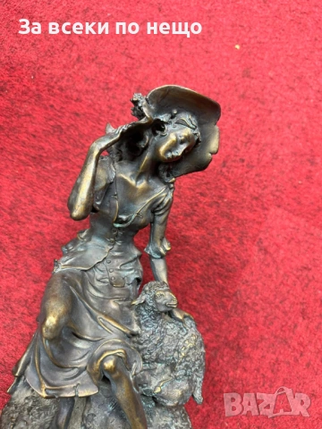 “Пастирката” великолепна млада дама с агънце, бронз, удивителна красота, майсторство Код P1936