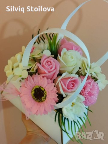 Нова разцветка от чантичките със сапунени цветя за вашете поводи ☘️ , снимка 3 - Подаръци за жени - 41416137