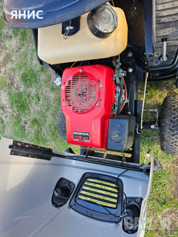 ТРАКТОРНА КОСАЧКА HONDA. ПЕРФЕКТНА , снимка 12 - Градинска техника - 52002577