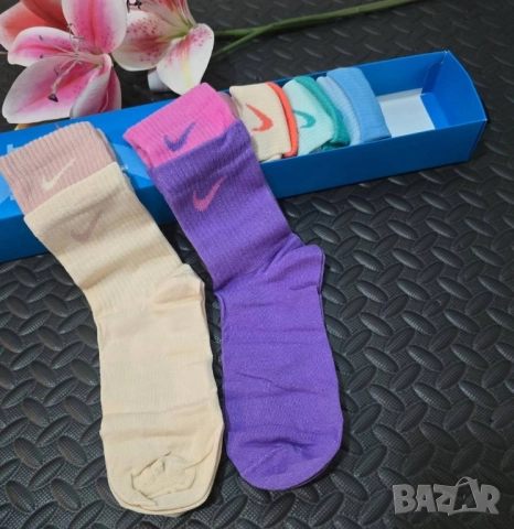 чорапи в кутия nike calvin klein , снимка 2 - Дамски чорапи - 51633947