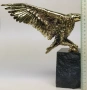 Бронзова пластика орел с поставка естествен камък черен гранит, снимка 8