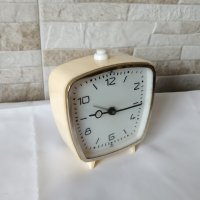 Стар часовник / будилник -Victoria 4 Rubine -Made in Romania - 1970г., снимка 3 - Антикварни и старинни предмети - 34454229