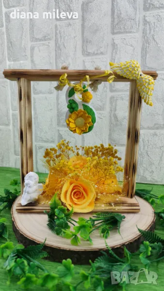 Дървена рамка с декорация в жълто!!, снимка 1