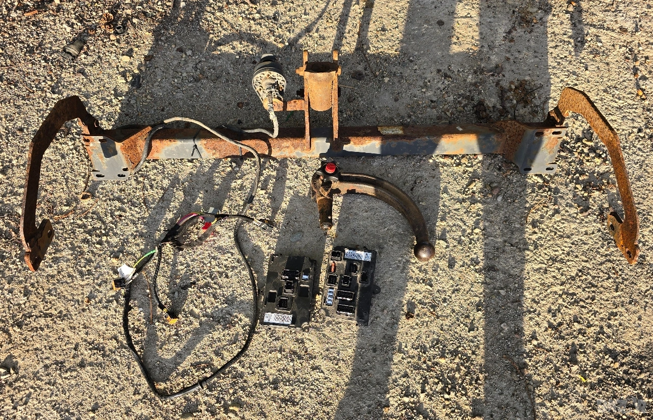 Теглич Пежо 407 седан Peugeot с модул модули, снимка 1