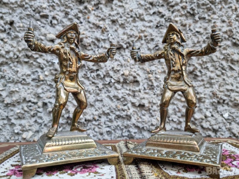 Антикварни Бронзови Свещници Фокусник Франция- (1930-1940г), снимка 1