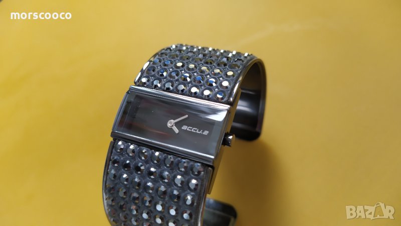 Дамски кварцов часовник с гривна ,,Accurist ", снимка 1
