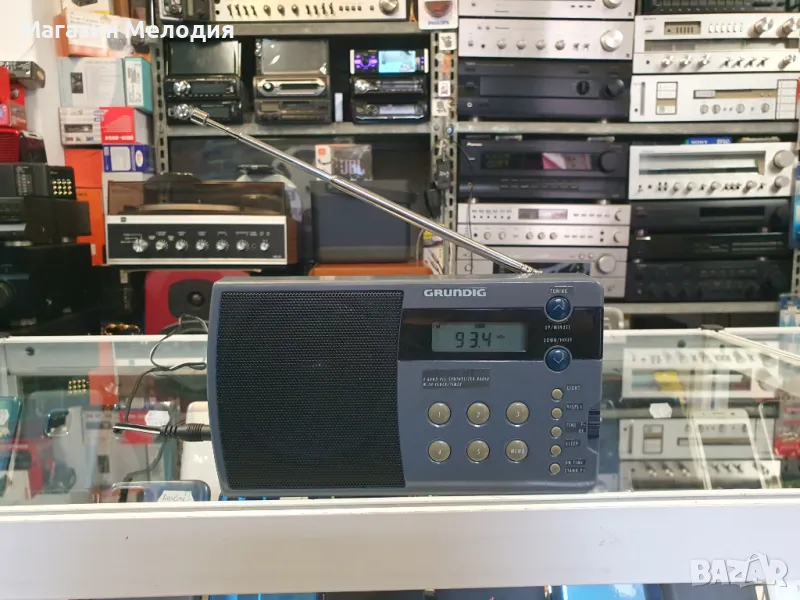 Радио Grundig Ocean Boy 340  В перфектно техническо и много добро визуално състояние. Работи на ток , снимка 1