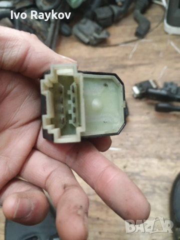 Копче за ел. огледала за Голф 3, Венто, Форд Галакси , 1H0959565 , снимка 2 - Части - 53110074