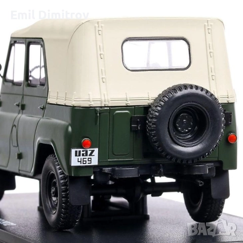 Умален модел на УАЗ-469 в мащаб 1:24, снимка 2 - Колекции - 30580725
