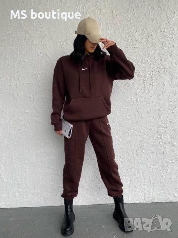 Дамски спортен комплект Nike