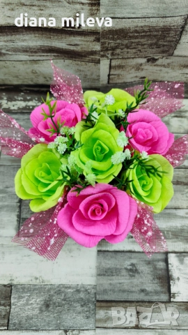 Кашпа с рози от креп хартия!, снимка 6 - Декорация за дома - 53001992