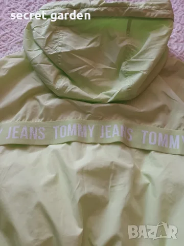 дамска ветровка Tommy jeans 
