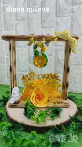 Дървена рамка с декорация в жълто!!