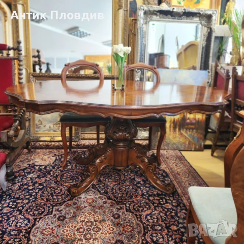 Антикварна маса в стил Луи Филип с масивна дърворезба