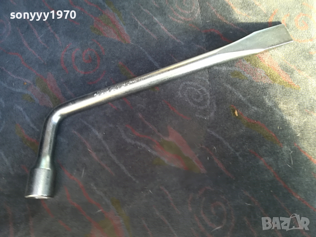 ключ за гуми 17мм як нов 0604221102, снимка 2 - Аксесоари и консумативи - 36362231