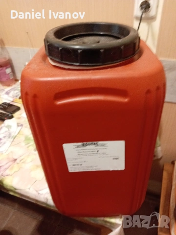 бидони за кисели краставички и трушия 