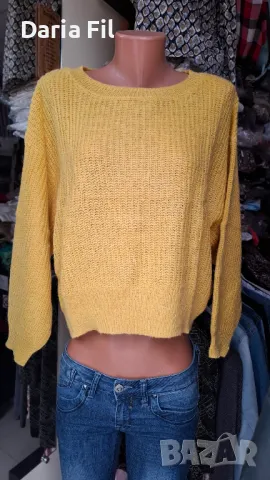 Пухкав и мекичък пуловер в жълт цвят, снимка 2 - Блузи с дълъг ръкав и пуловери - 48747784