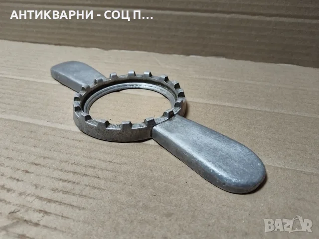 Стара Соц Алуминиева Затварачка За Буркани. / НОМЕР 173.