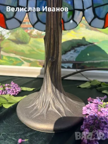 Приказна витражна лампа Tiffany.С маркировка. Отлично състояние. Работеща., снимка 6 - Настолни лампи - 50026083