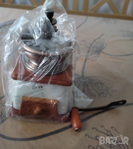 Ръчна кафемелачка в ретро стил* Нова