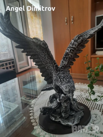Продавам статуетка на орел/орлица за подарък юбилей и други