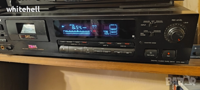 Sony DTC-690 DAT дек, снимка 3 - Декове - 52574296