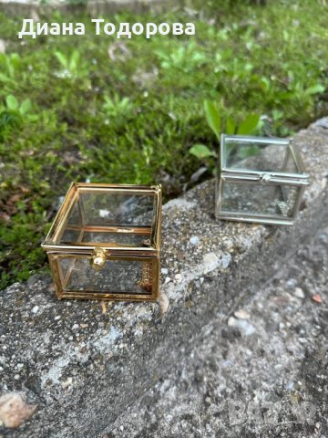 Стъклена кутия за бижута – злато, сребро