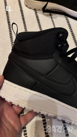 Сникърси Nike Court Vision Mid Wntr, снимка 6 - Маратонки - 53541821