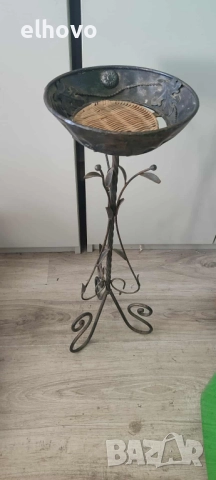 Метален цветарник, снимка 4 - Декорация за дома - 52412594