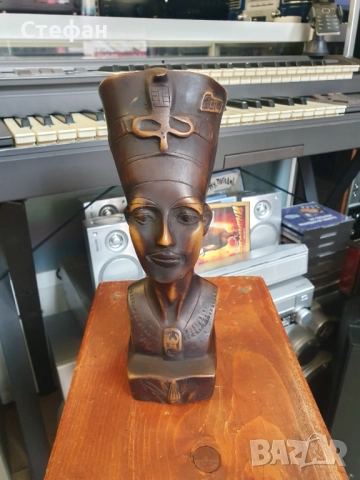 Винтидж египетска статуетка. Египетска скулптура. В отлично състояние. Височина 24см., ширина 8см.
