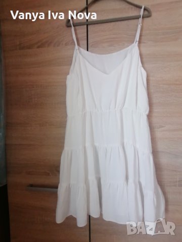 Tussah бяла кокетна рокля