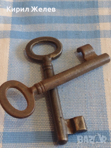 Два стари ключа от соца за брава за КОЛЕКЦИЯ ДЕКОРАЦИЯ БИТОВ КЪТ 41015, снимка 2 - Други ценни предмети - 44819012