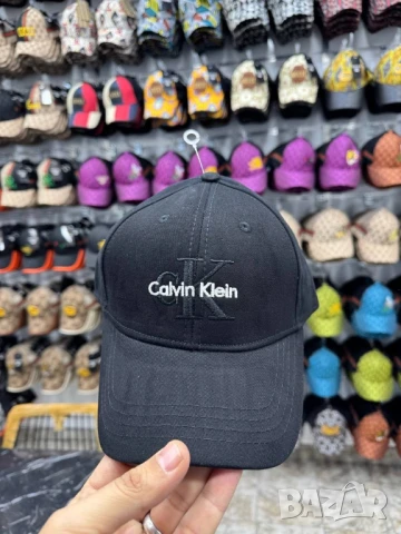 шапки с козирка karl lagerfeld Moncler calvin klein louis vuitton , снимка 8 - Шапки - 50684223