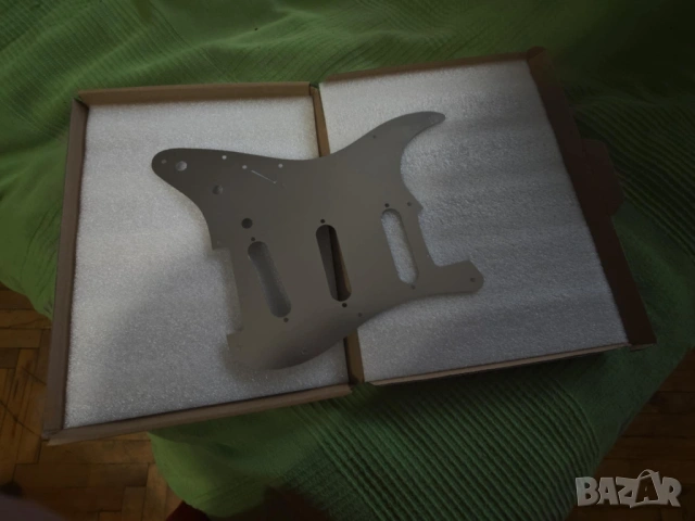 Пикгард за Strat от алуминиева сплав, снимка 7 - Китари - 53474667