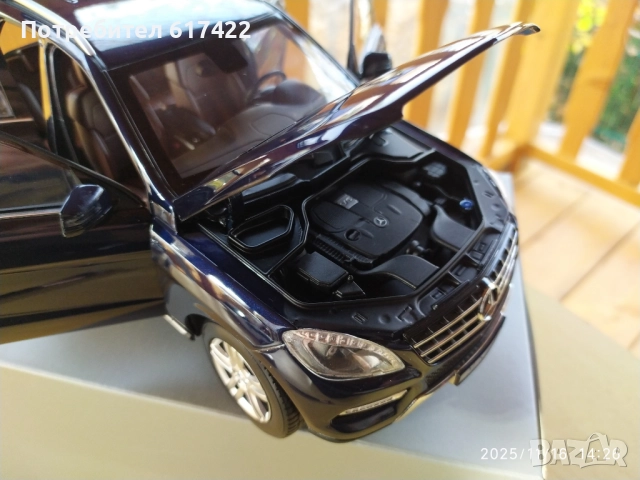 1:18 Метален модел на Mercedes M Klasse ML 2011 Minichamps, снимка 17 - Колекции - 52433120