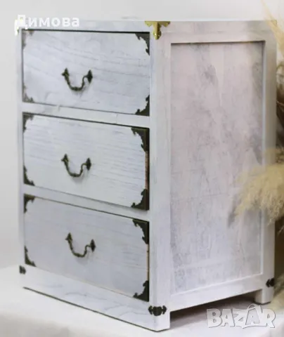 Шкаф бял на 3 нива