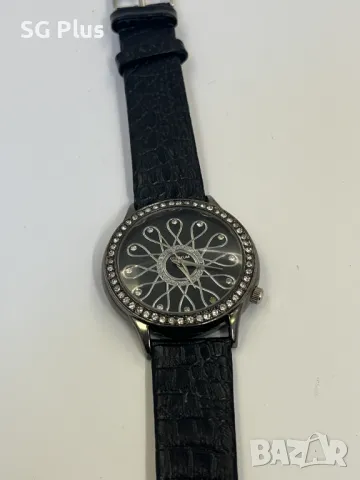 Дамски часовник Coliseum – Елегантен дизайн с камъни, нов