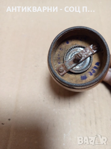 Соц Стара Малка Мелничка За Черен Пипер Garantte BO. Номер 98., снимка 4 - Антикварни и старинни предмети - 53179969