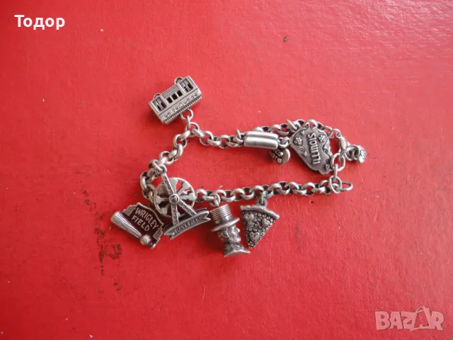 Старинна гривна с талисмани