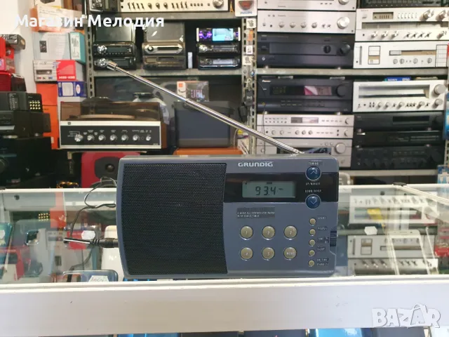 Радио Grundig Ocean Boy 340  В перфектно техническо и много добро визуално състояние. Работи на ток 