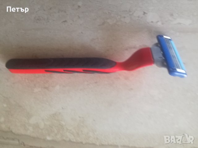 Продавам самабръсначка Жилет мач 3+1бр.чисто ново ножче