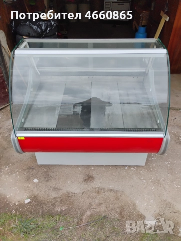 Плюсова витрина в много добро състояние 1,20 широка и 1,20 висока