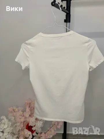 Оригинална тениска на Guess размер М, подходяща и за S, снимка 7 - Тениски - 50257674