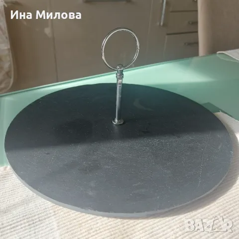 Каменна поставка за сирена и мезета