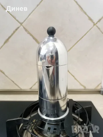 Дизайнерска алуминиева кафеварка Alessi "La Cupola" (6 чаши / 22 см) – Aldo Rossi, снимка 6 - Антикварни и старинни предмети - 55943339